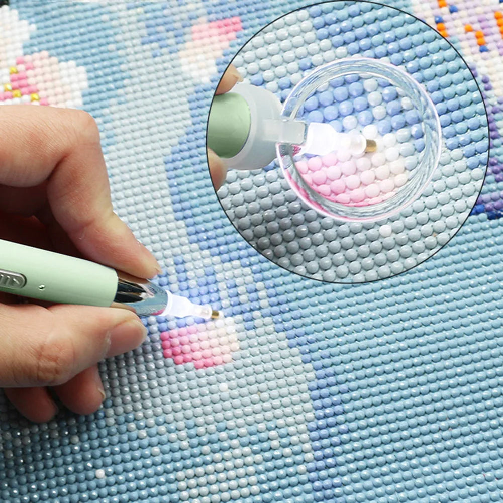 5D DIY Diamonds Art Rechargeable, Plastic Lighting Pens have multifunctional heads.
