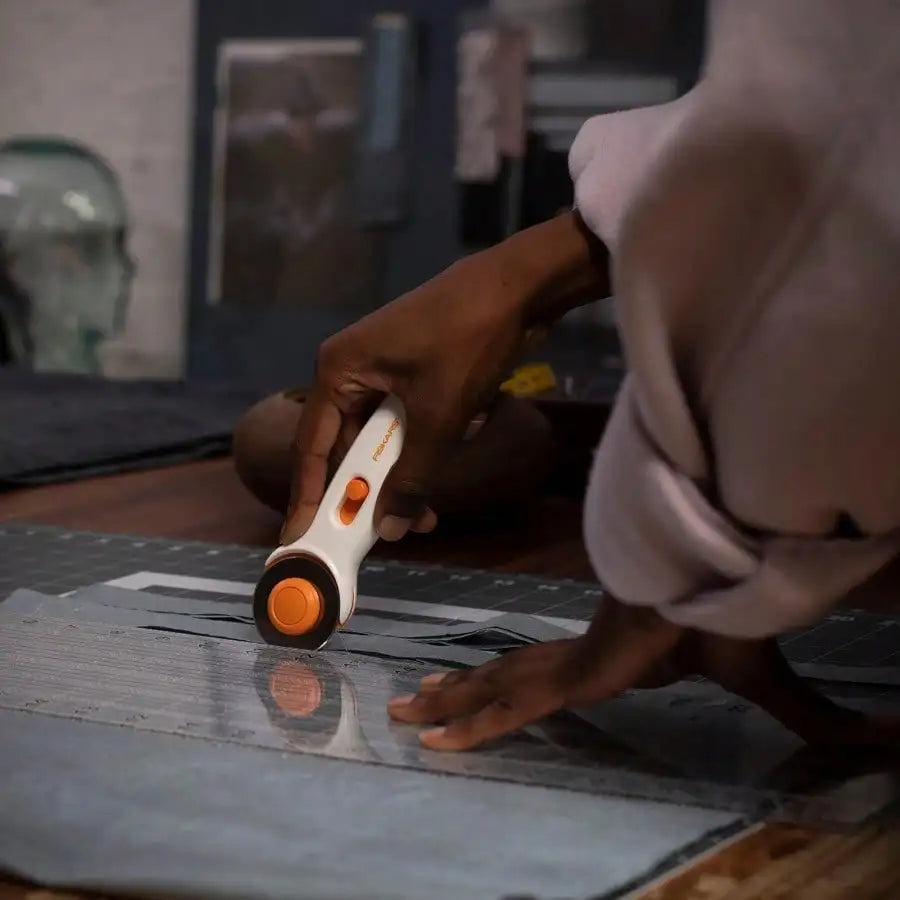 3-Piece Fabric Cutting Set: Rotary Cutter, Cutting Mat & Sewing Ruler for Quilting